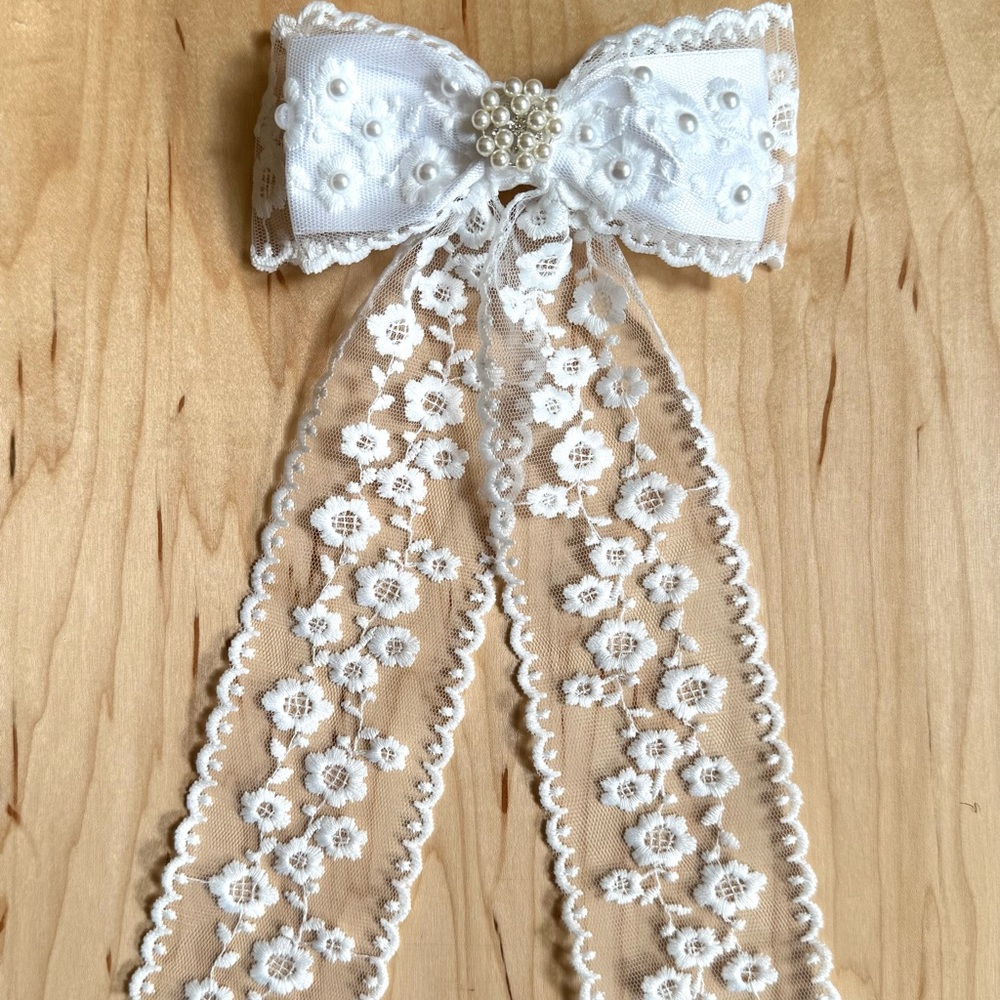 Elegant White Embroidered Lace Hair Bow clip . Handmade and NWOT - Picture 9 of 10